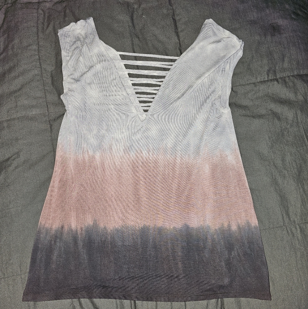 Sleeveless shirt